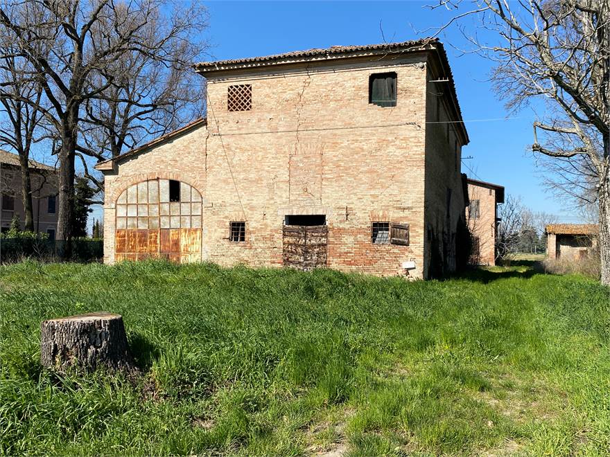 ED 2 - STALLA E FIENILE